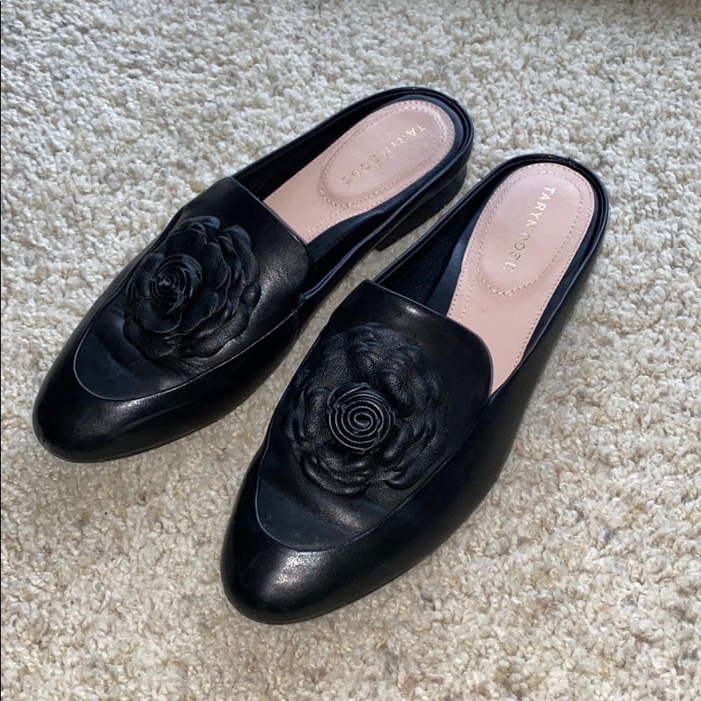 Black leather loafer -Taryn Rose
